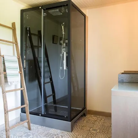 Rustic In With Jacuzzi, Cleaning Included Сasa de vacaciones